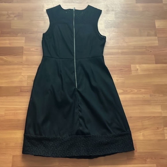 Hatley sleeveless black midi dress with eyelet trim and back zip Size 8 - Picture 8 of 9